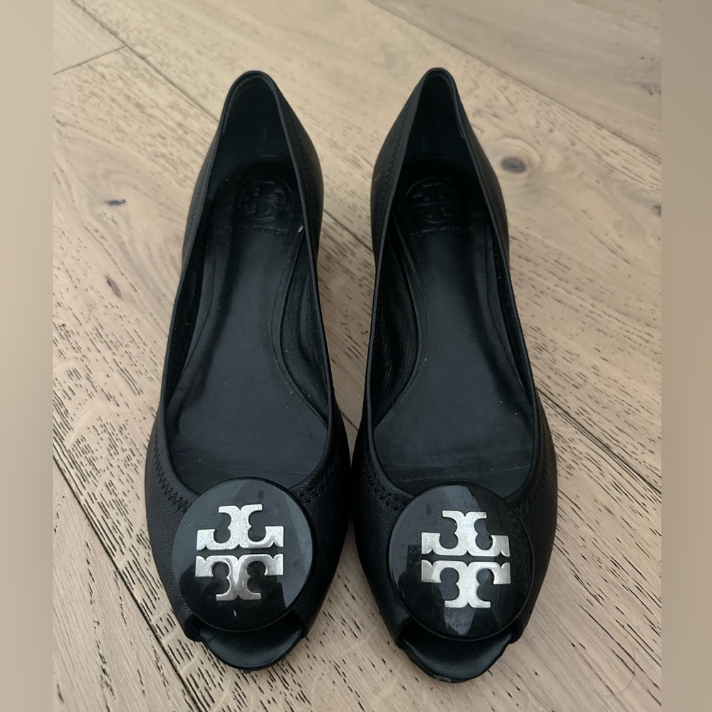 Tory Burch open toed logo small wedge shoes size 7.5